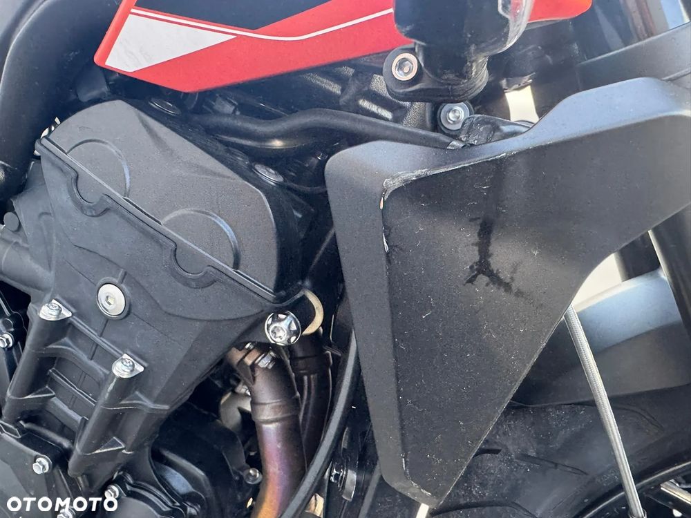 Triumph Street Triple - 22