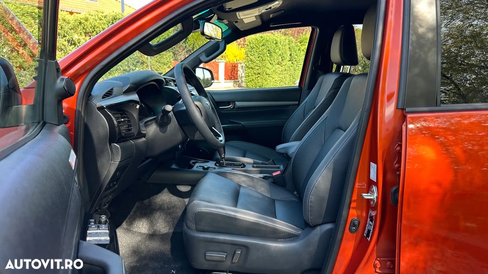 Toyota Hilux 2.8D 204CP 4x4 Double Cab AT MHEV Invincible Color Edition (3E5) - 17