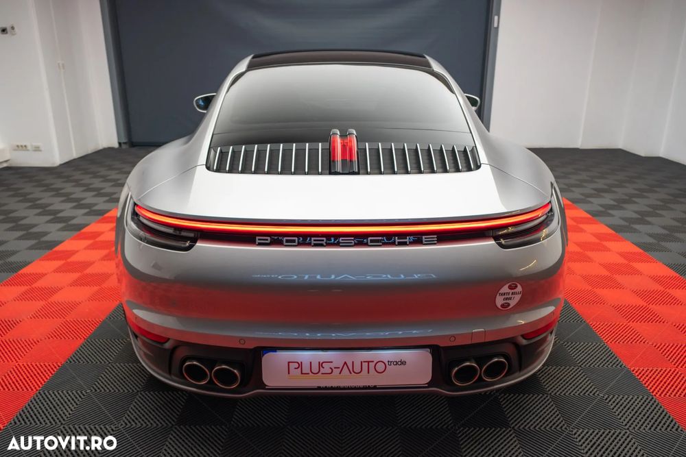 Porsche 911 Carrera 4S - 10