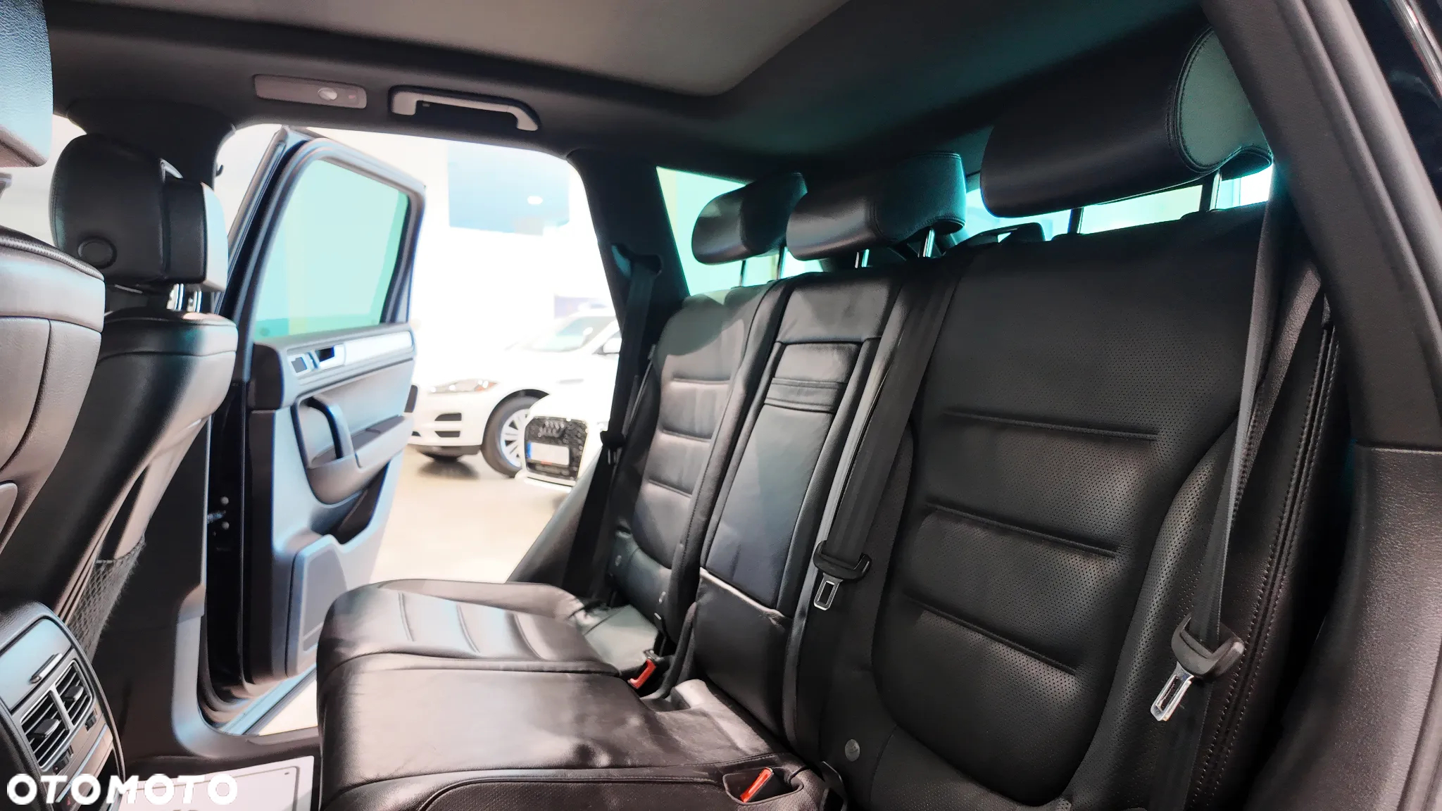 Volkswagen Touareg 3.0 Hybrid Automatik - 29