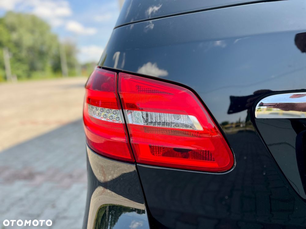 Mercedes-Benz Klasa B 180 Edition - 17