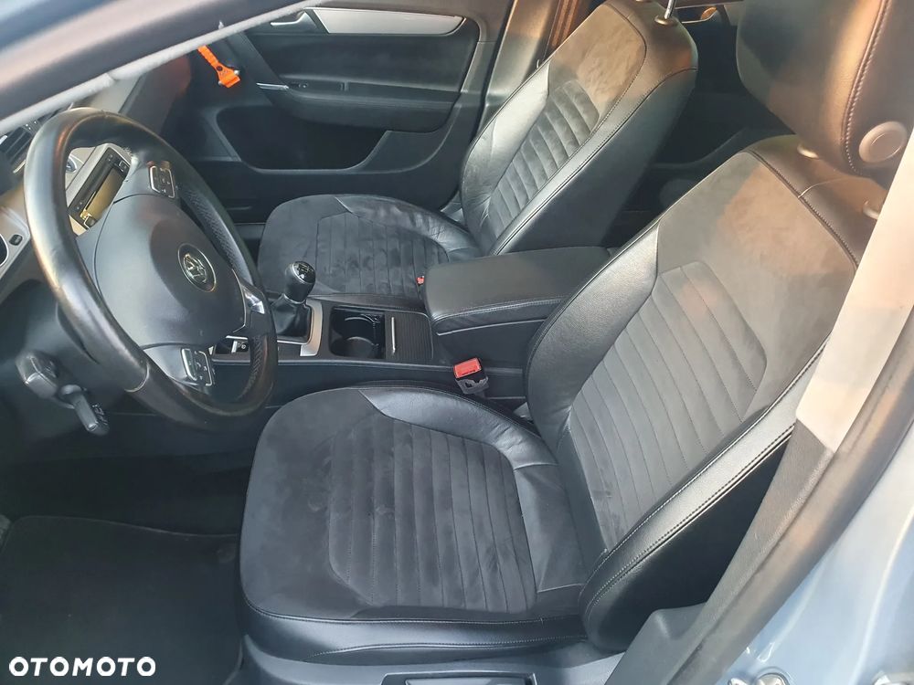 Volkswagen Passat 2.0 TDI Highline - 23