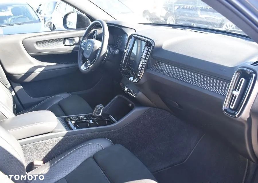 Volvo XC 40 T3 R-Design - 19