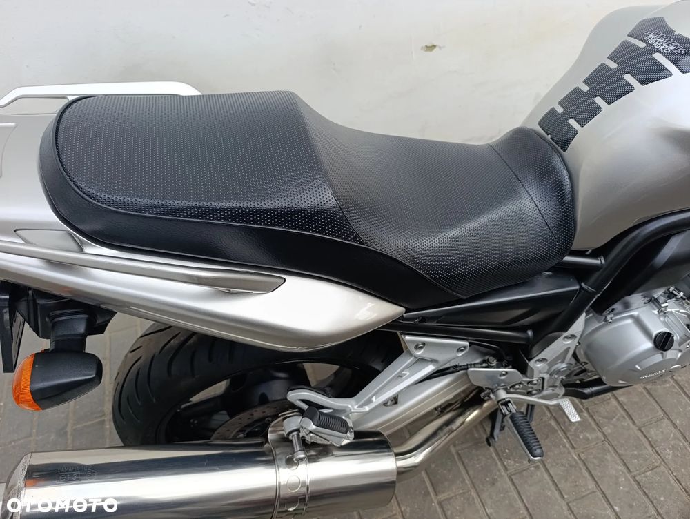 Yamaha FZS - 24