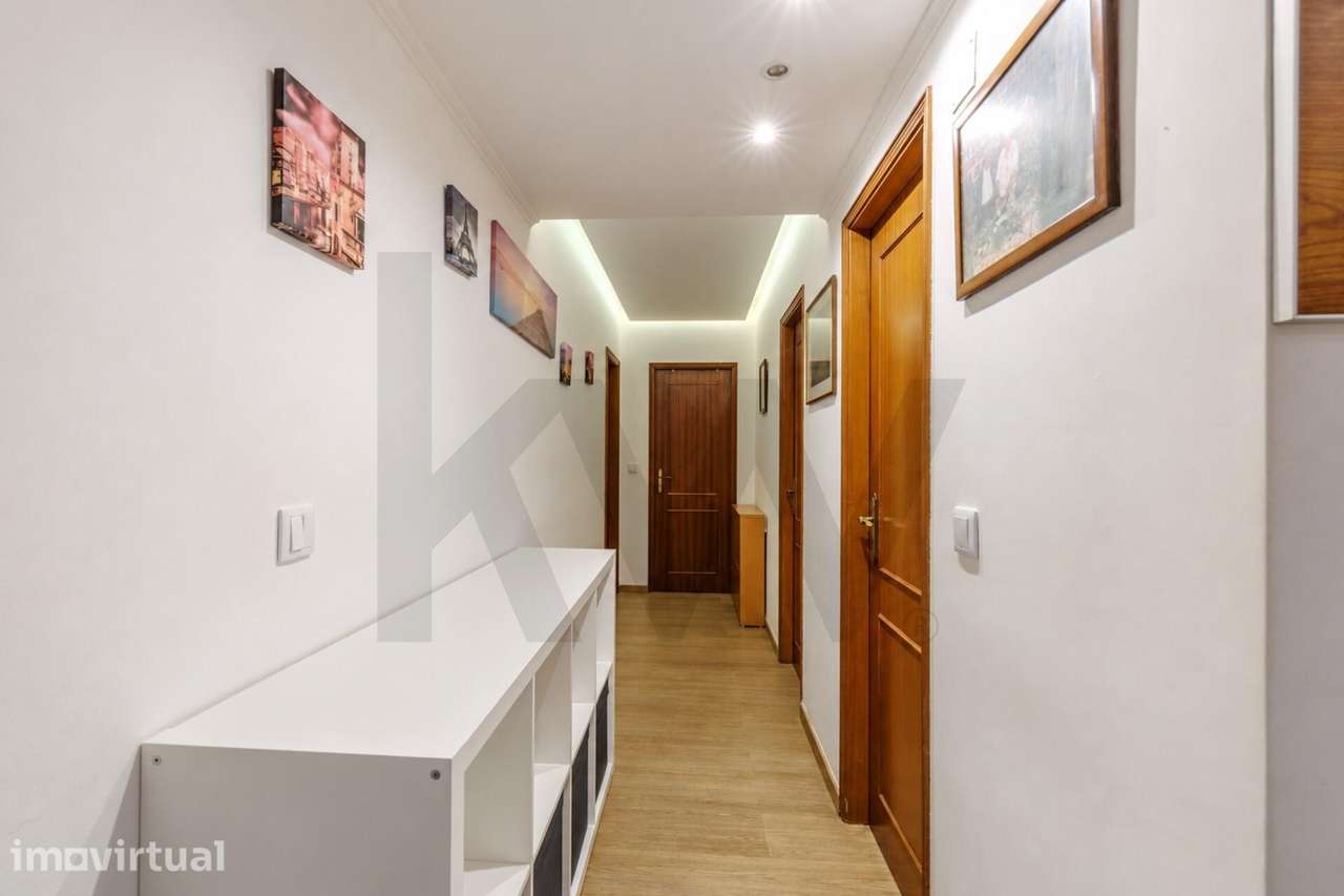 Apartamento T3 em excelente estado de conservação | Tapada das Mercês - Grande imagem: 3/26