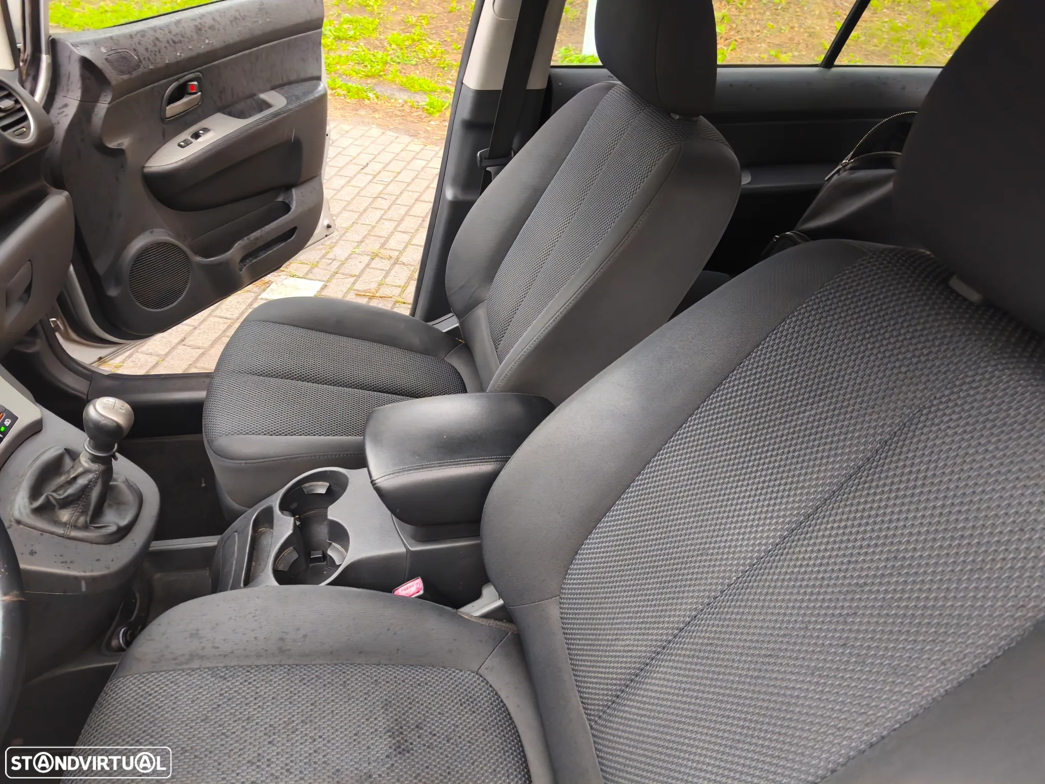 Kia Carens 2.0 CRDi LX - 17