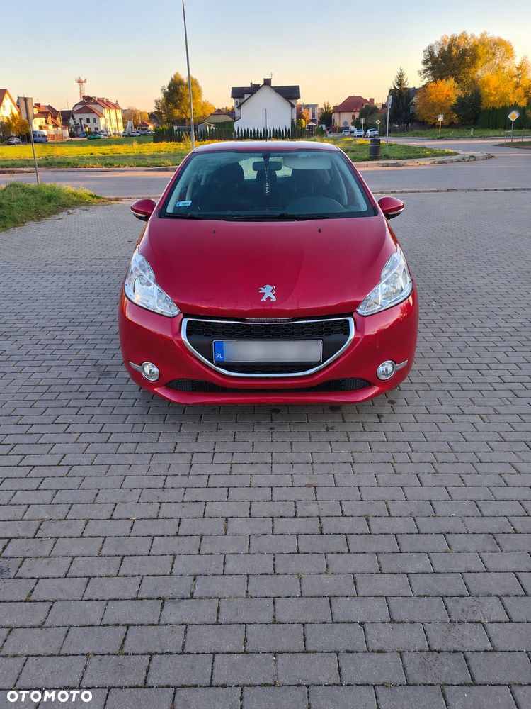 Peugeot 208 - 1
