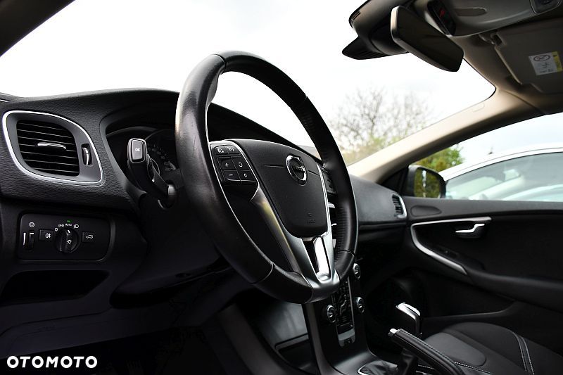 Volvo V40 T2 Momentum - 11
