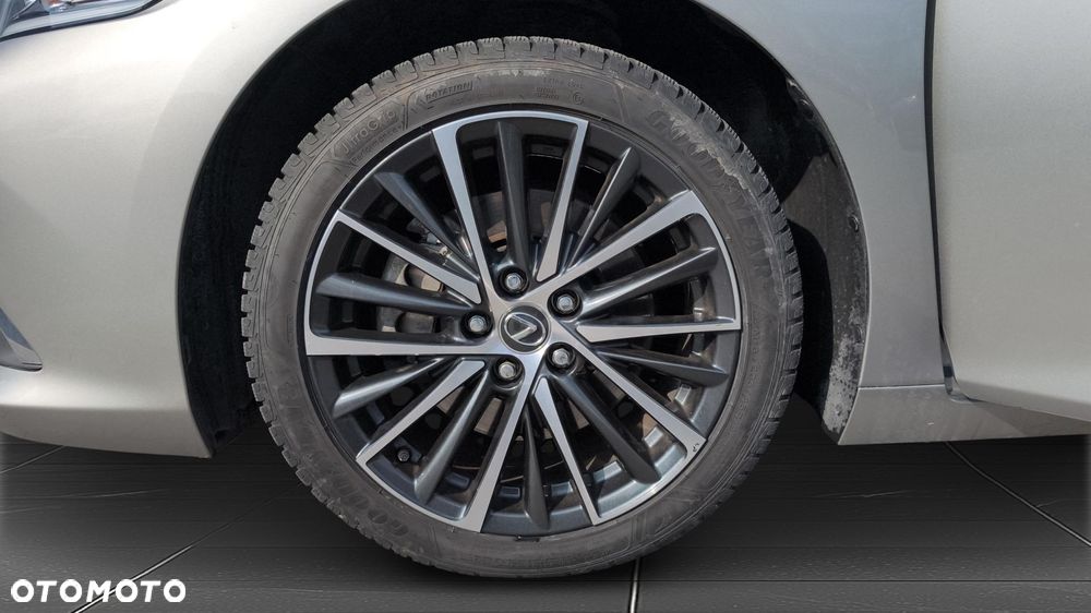 Lexus ES 300h Business Edition - 19