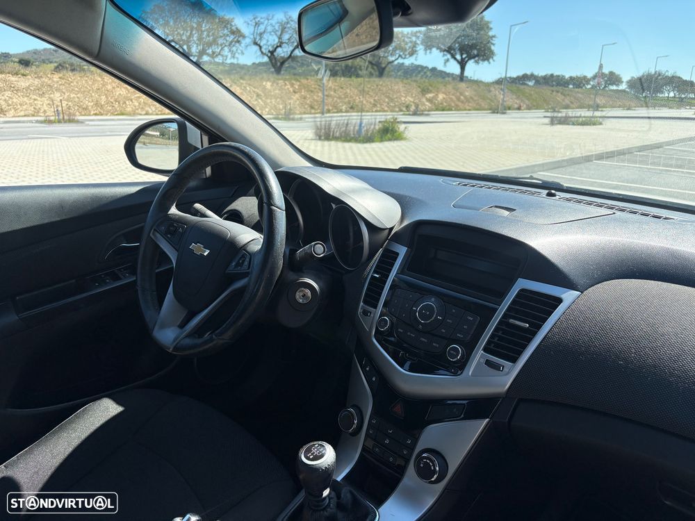 Chevrolet Cruze 1.6 LS - 17