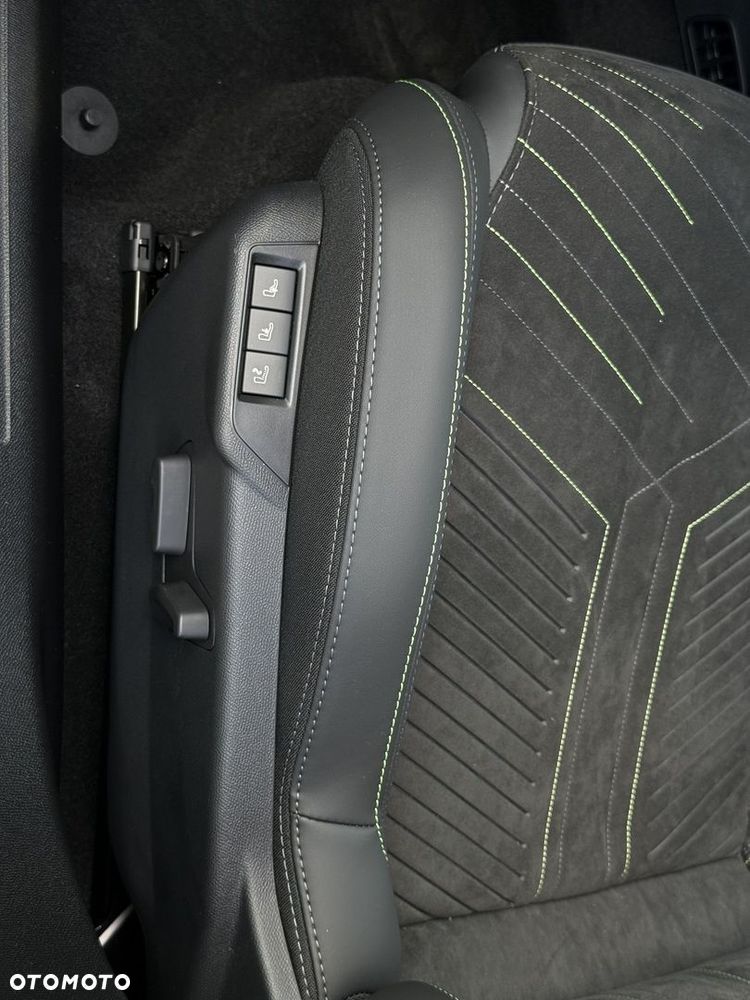 Peugeot 2008 PureTech mHEV GT E-DCS6 - 14