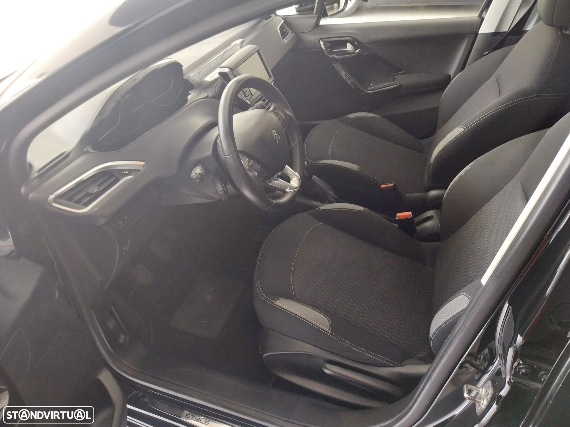 Peugeot 208 1.2 PureTech Style - 6