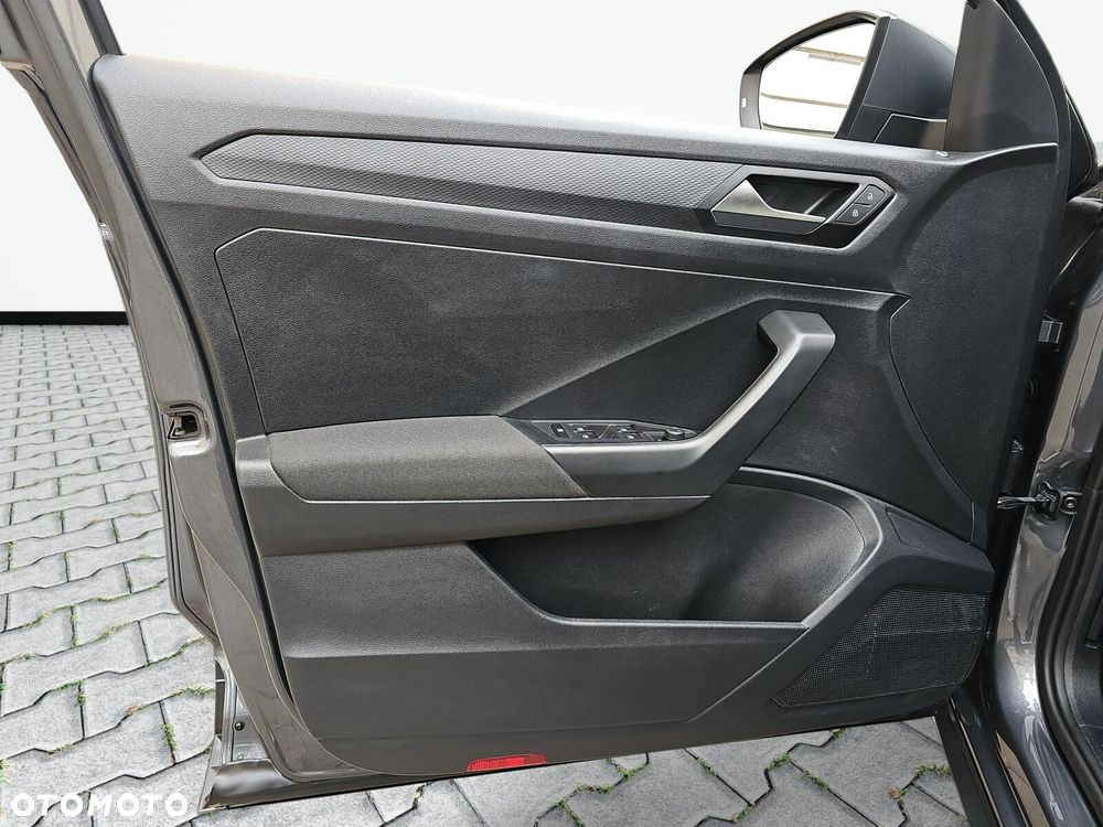 Volkswagen T-Roc - 17