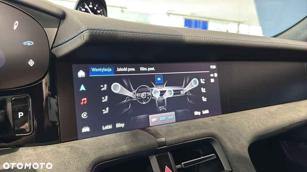Porsche Taycan 105kWh Turbo S - 24