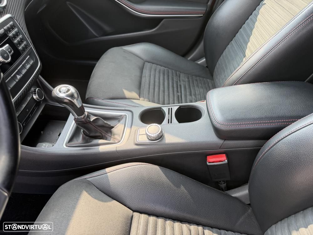 Mercedes-Benz A 180 d AMG Line - 24