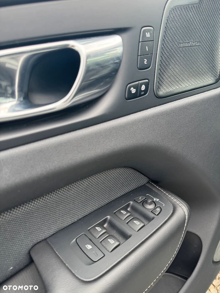 Volvo XC 60 T8 Plug-In Hybrid AWD Plus Dark - 23
