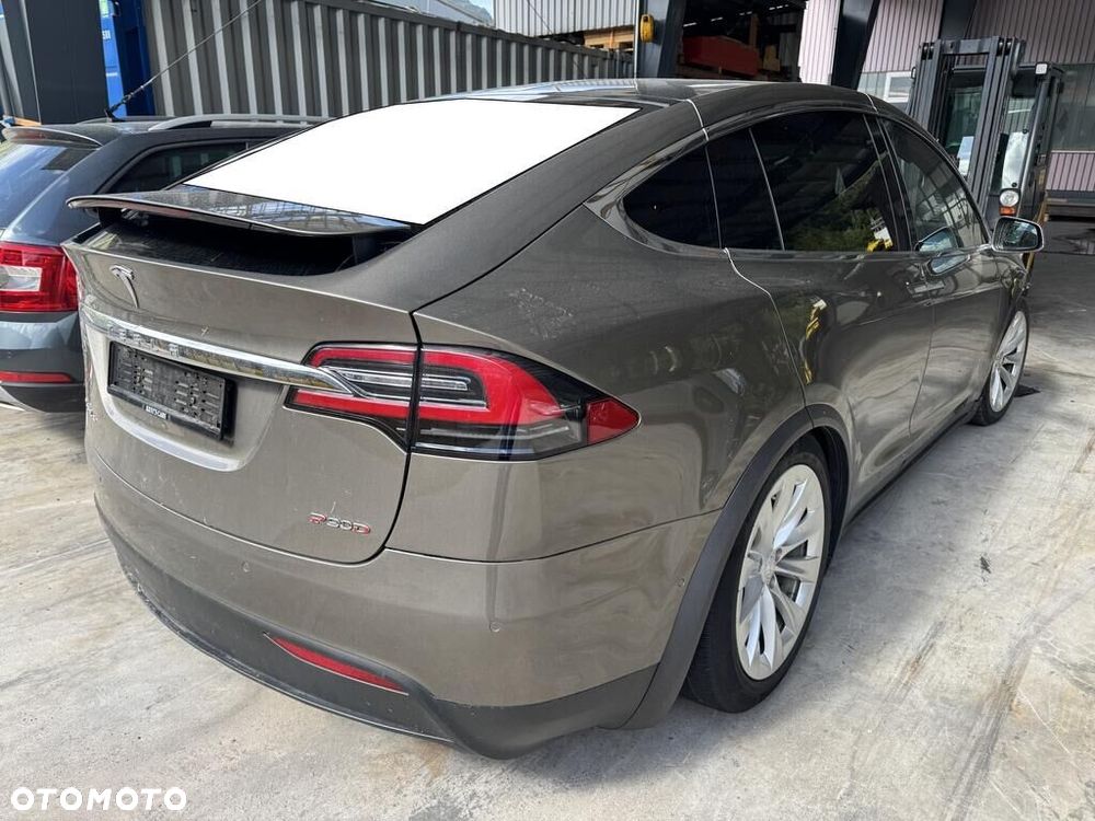 Tesla Model X Performance - 1