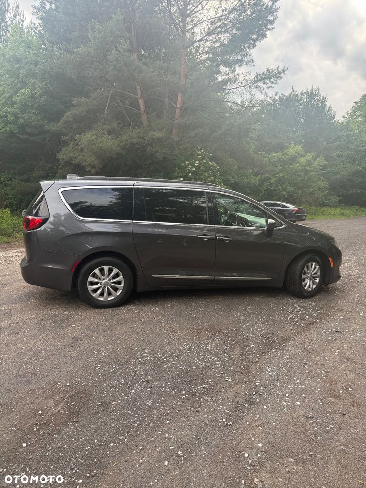 Chrysler Pacifica - 7