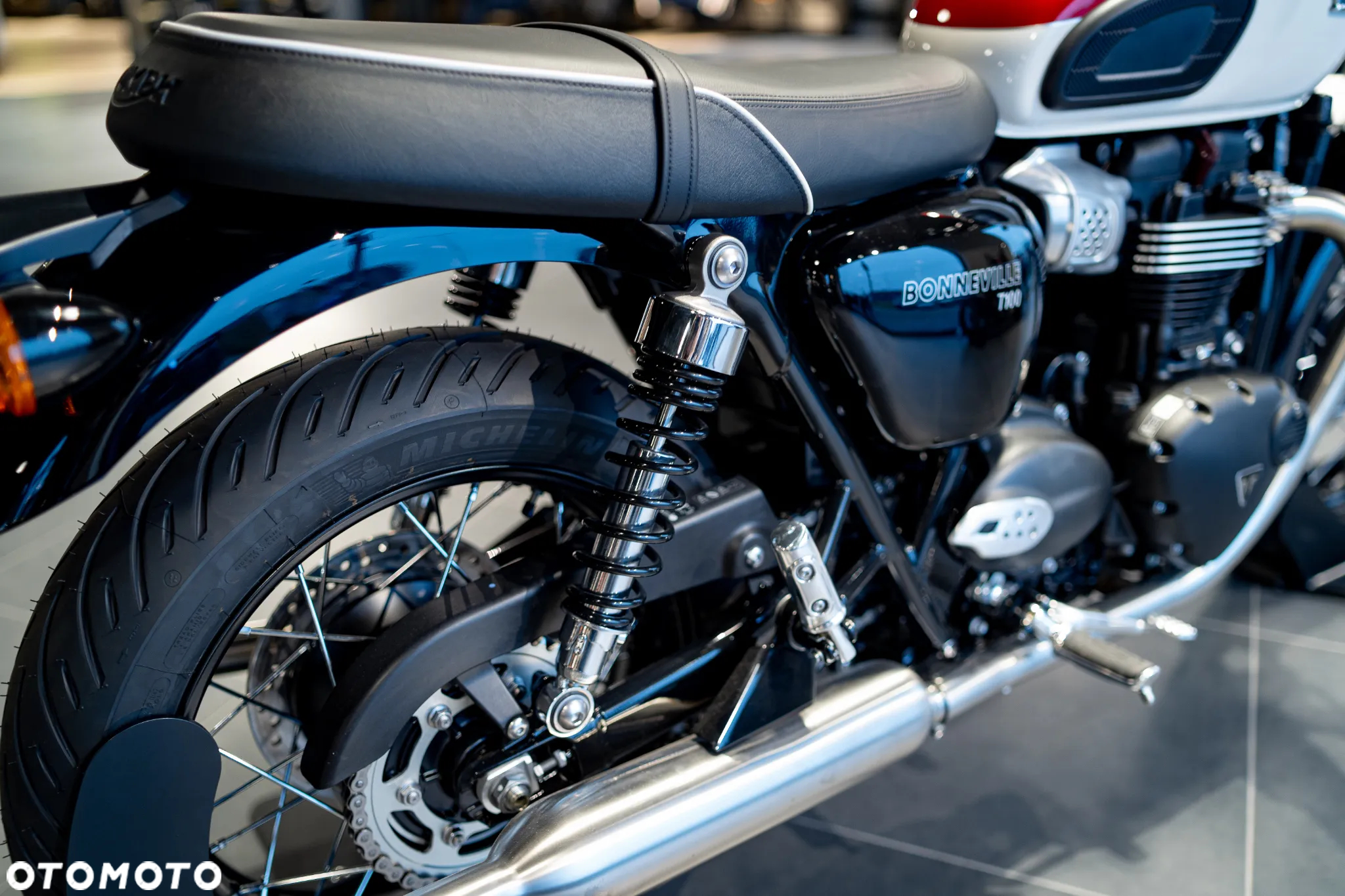 Triumph Bonneville - 10
