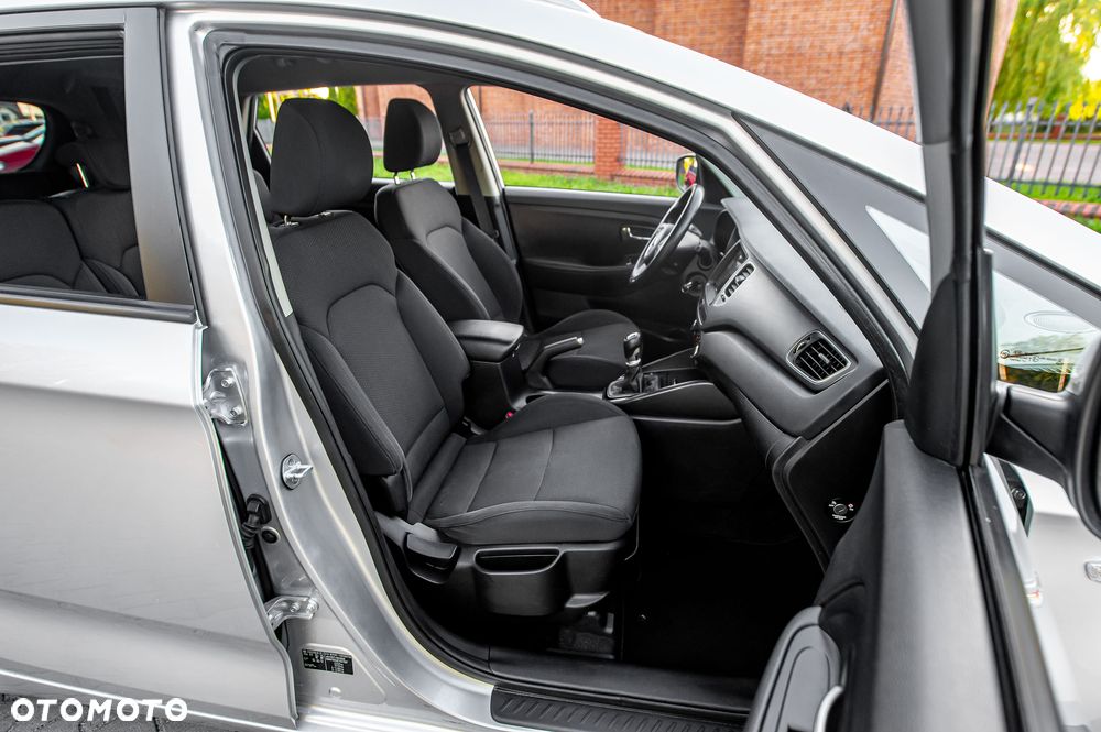 Kia Carens 1.7 CRDi Vision - 20