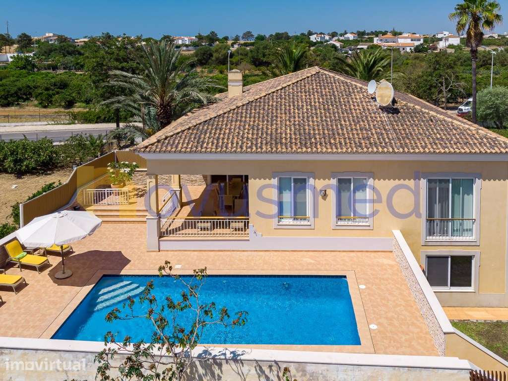 Moradia Térrea T4 com Piscina Aquecida e Garagem - Perto da Praia d... - Grande imagem: 5/60