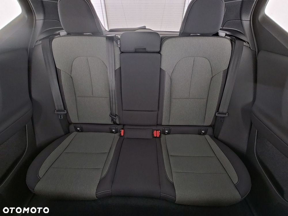 Volvo XC 40 B4 Plus Dark - 13