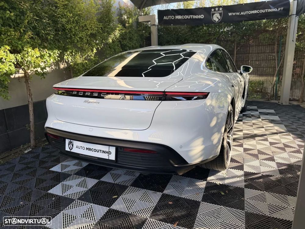 Porsche Taycan 4 - 9