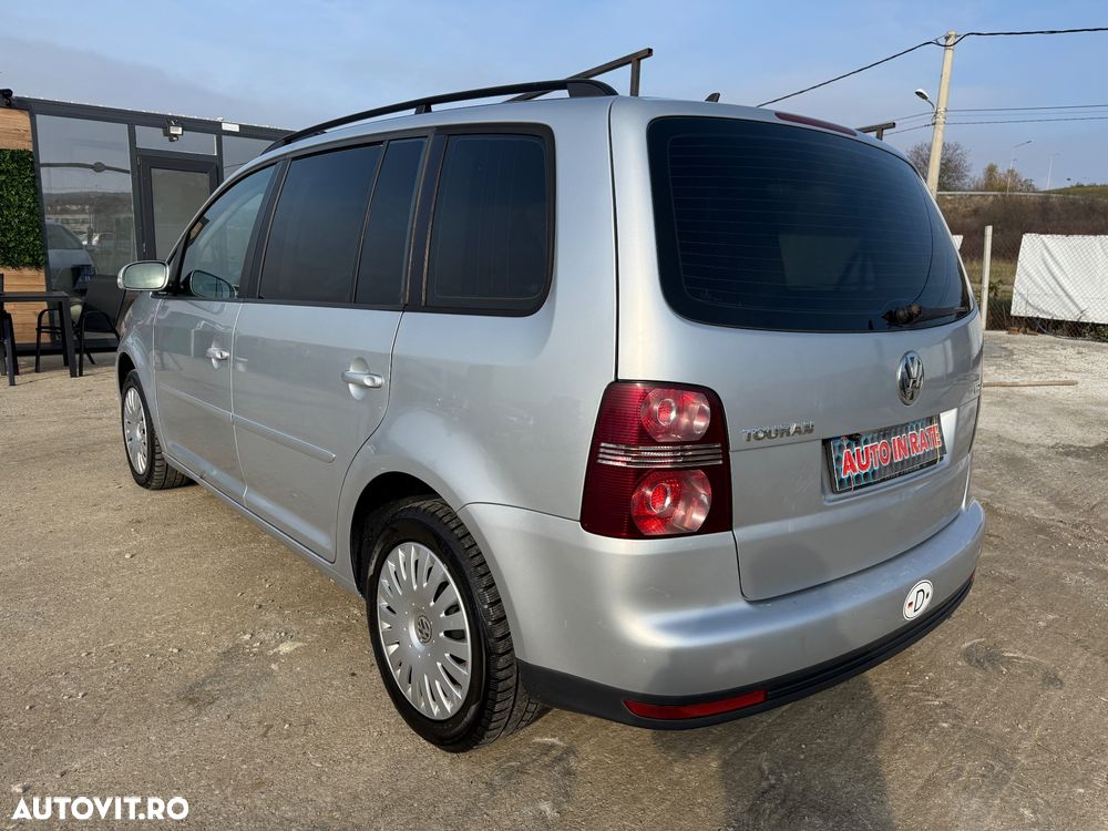 Volkswagen Touran 1.9 TDI DPF Conceptline DSG - 4