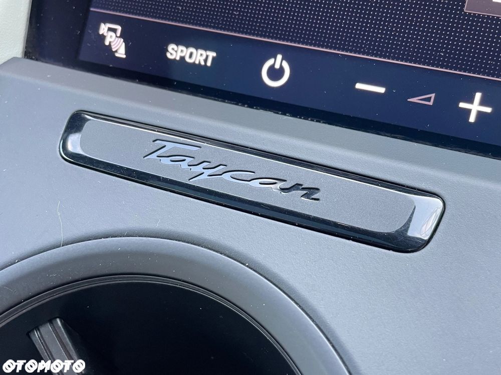 Porsche Taycan Performance Plus - 38