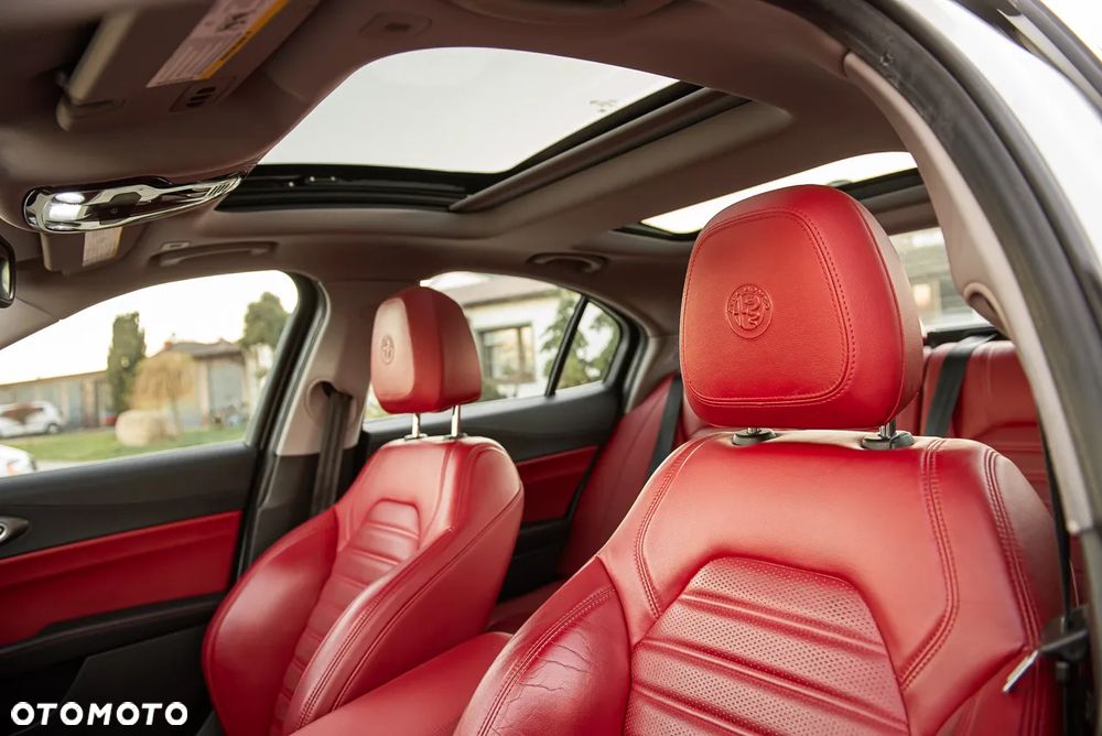 Alfa Romeo Giulia 2.0 Turbo 16V AT8-Q4 Veloce - 17