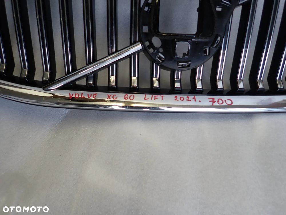 VOLVO XC60 LIFT 2021 GRILL - 2