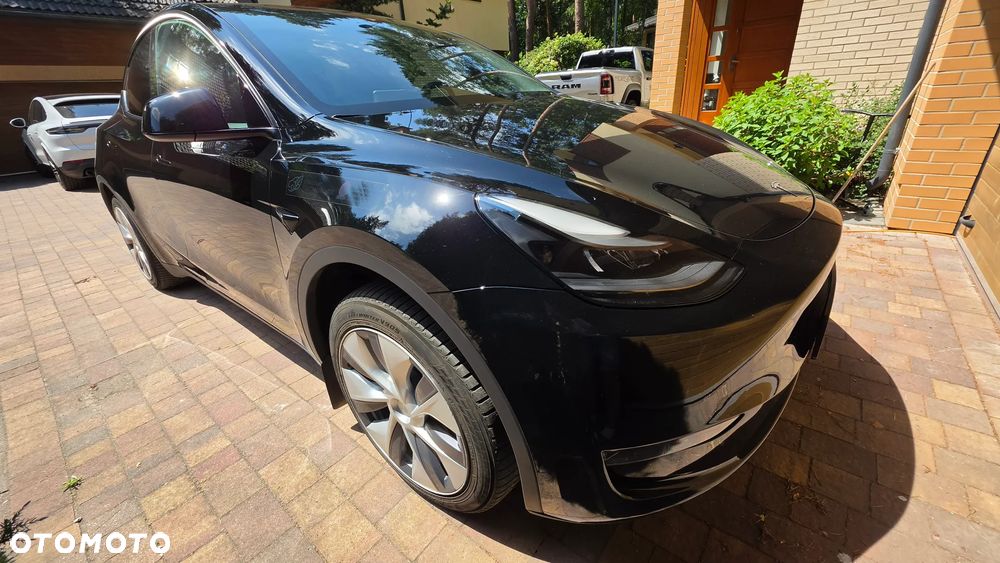 Tesla Model Y - 2