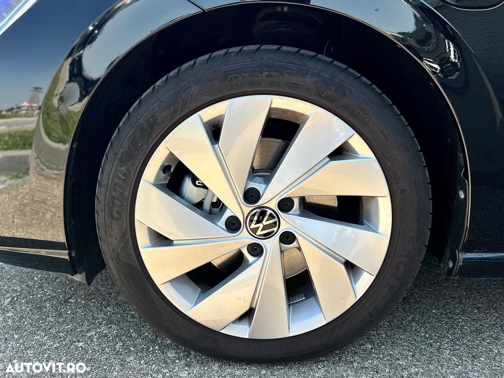 Volkswagen Golf - 8