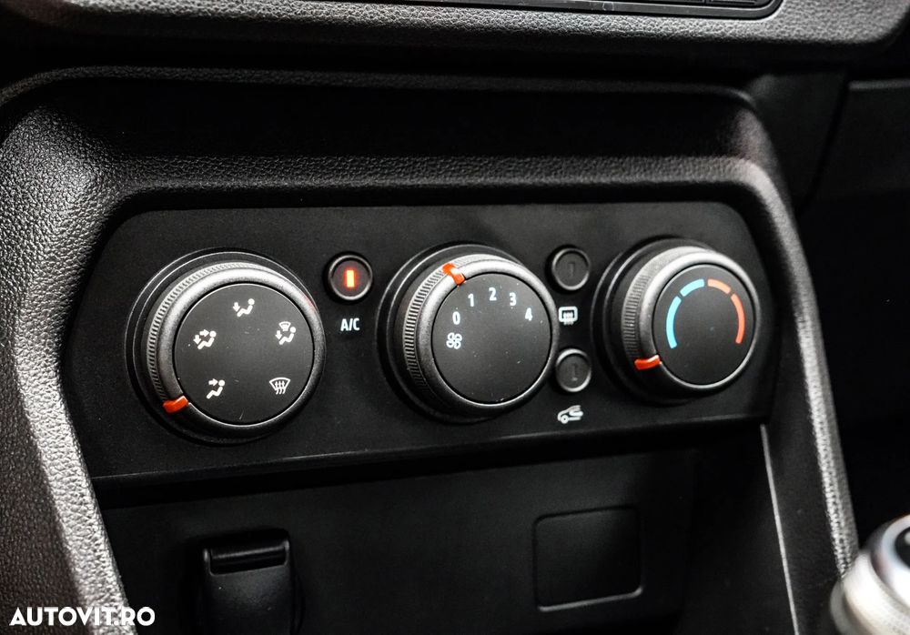 Dacia Logan TCe 90 Essential - 18