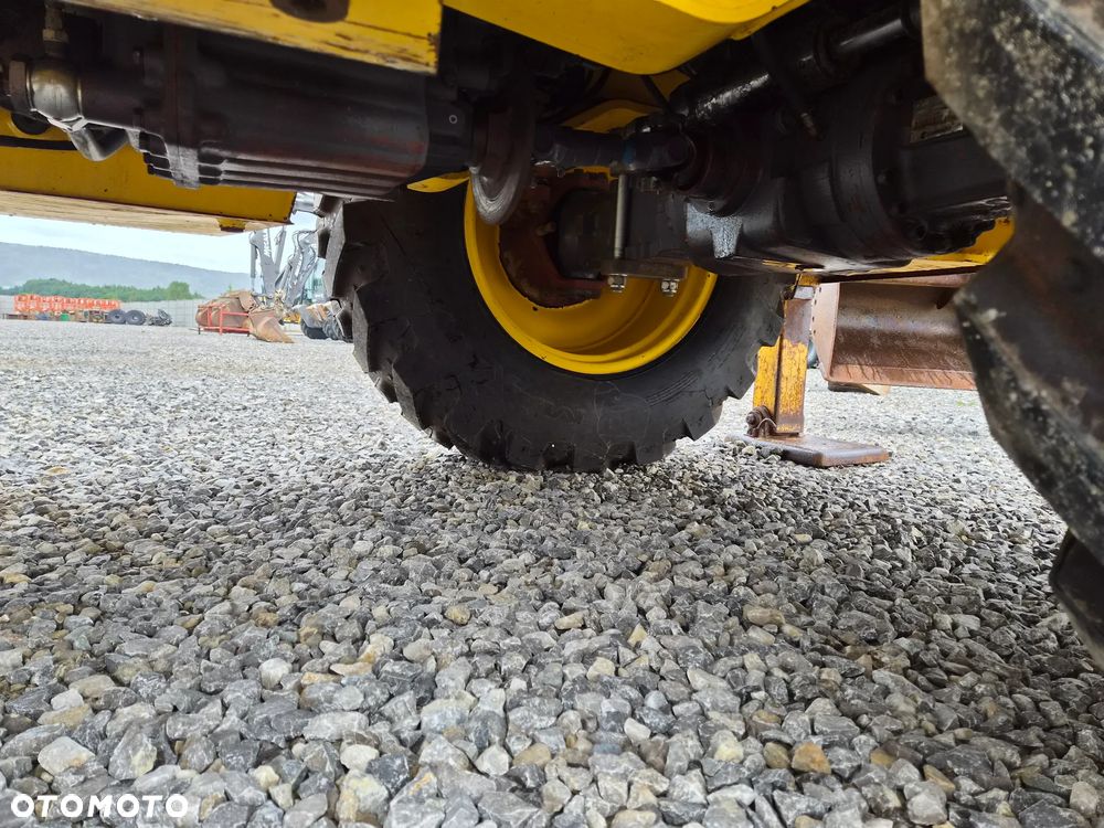 New Holland LB 115 - 8