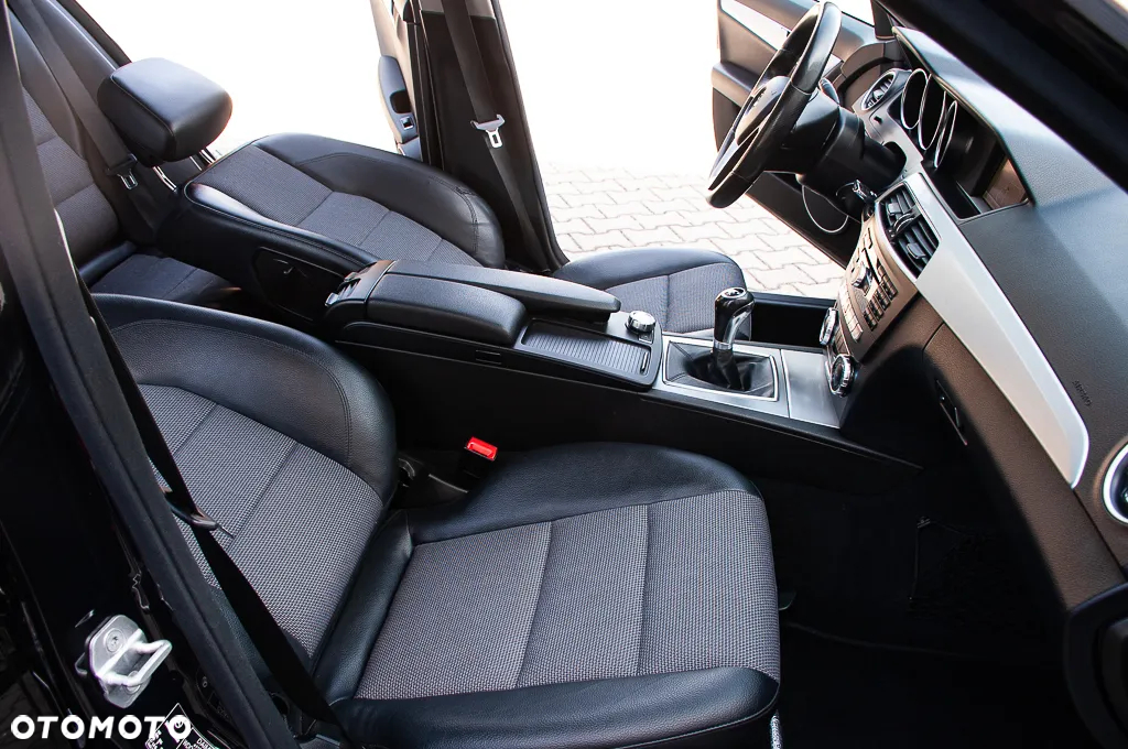 Mercedes-Benz Klasa C 180 T BlueEFFICIENCY Avantgarde - 26