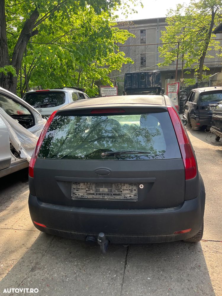 Dezmembrez Ford Fiesta MK5 non facelift negru raptor 1,4 TDCI 2003 carlig tractare - 6