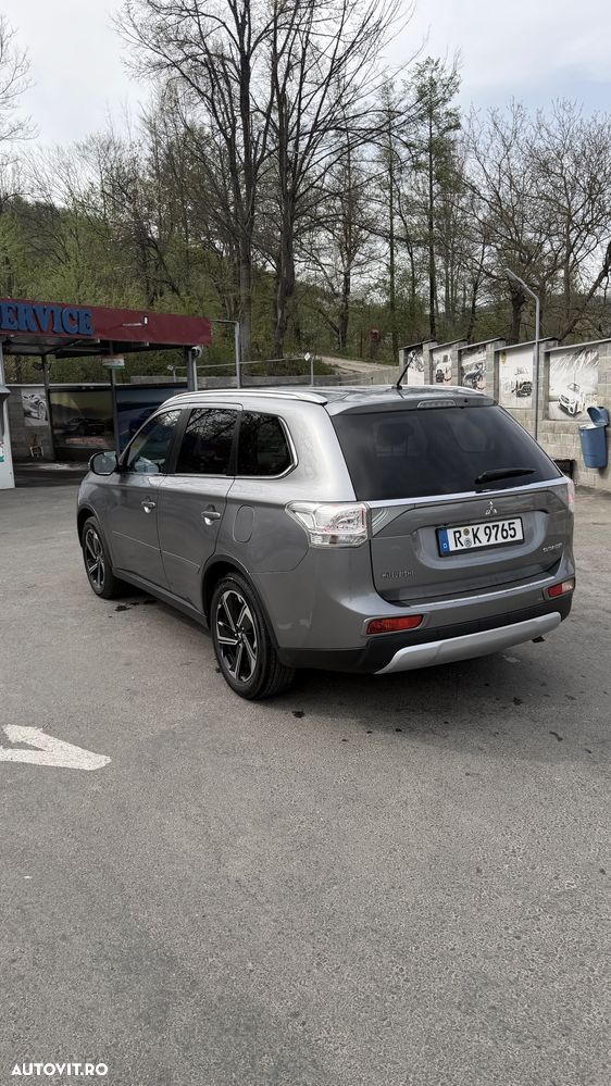 Mitsubishi Outlander - 7