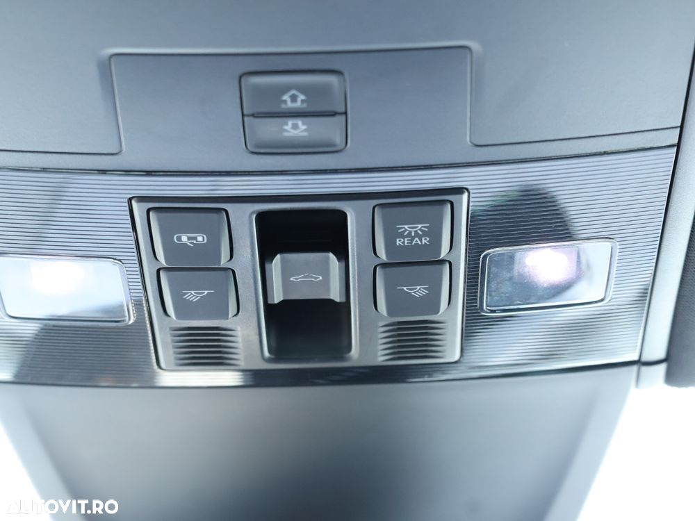 Volkswagen Tiguan - 11