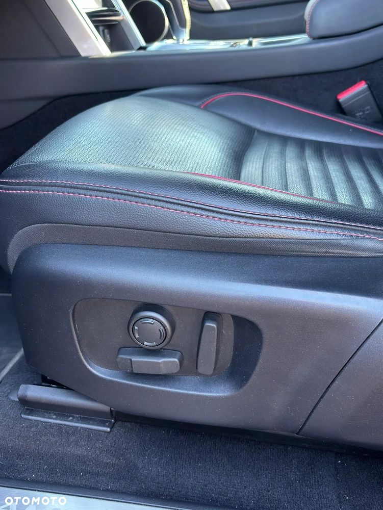 Land Rover Discovery Sport 2.0 D200 mHEV Dynamic S - 17