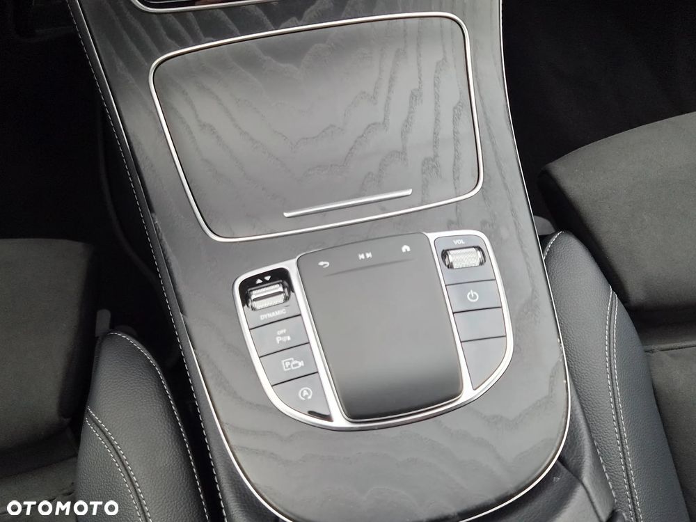 Mercedes-Benz Klasa E 220 d 4-Matic AMG - 19