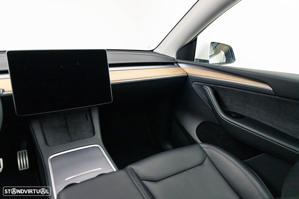 Tesla Model Y Performance Dual Motor AWD - 19