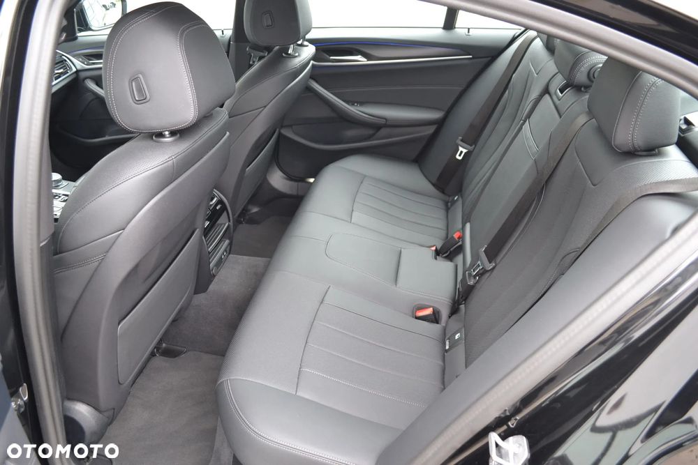 BMW Seria 5 520d xDrive M Sport Edition - 11