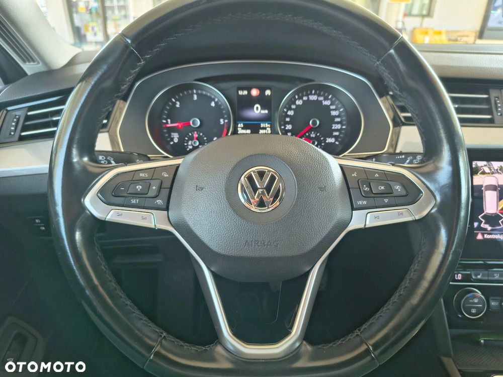 Volkswagen Passat - 15