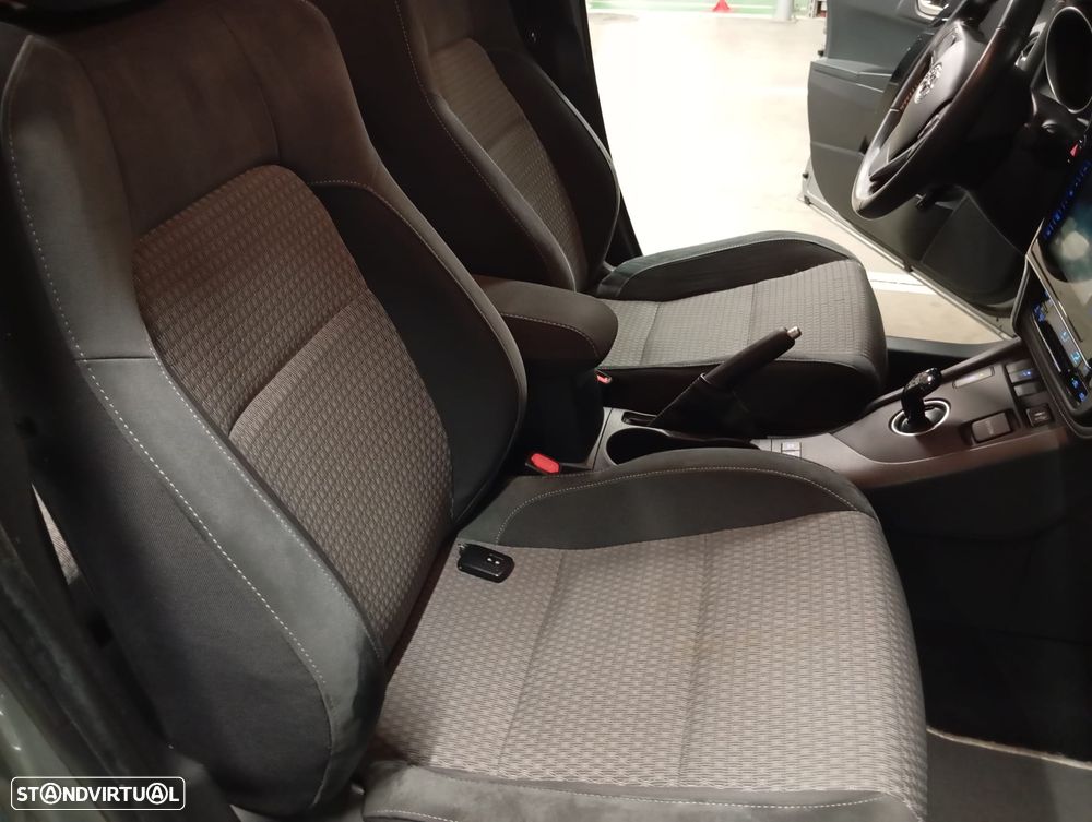 Toyota Auris 1.8 HSD Comfort +P.Sport+Navi - 20