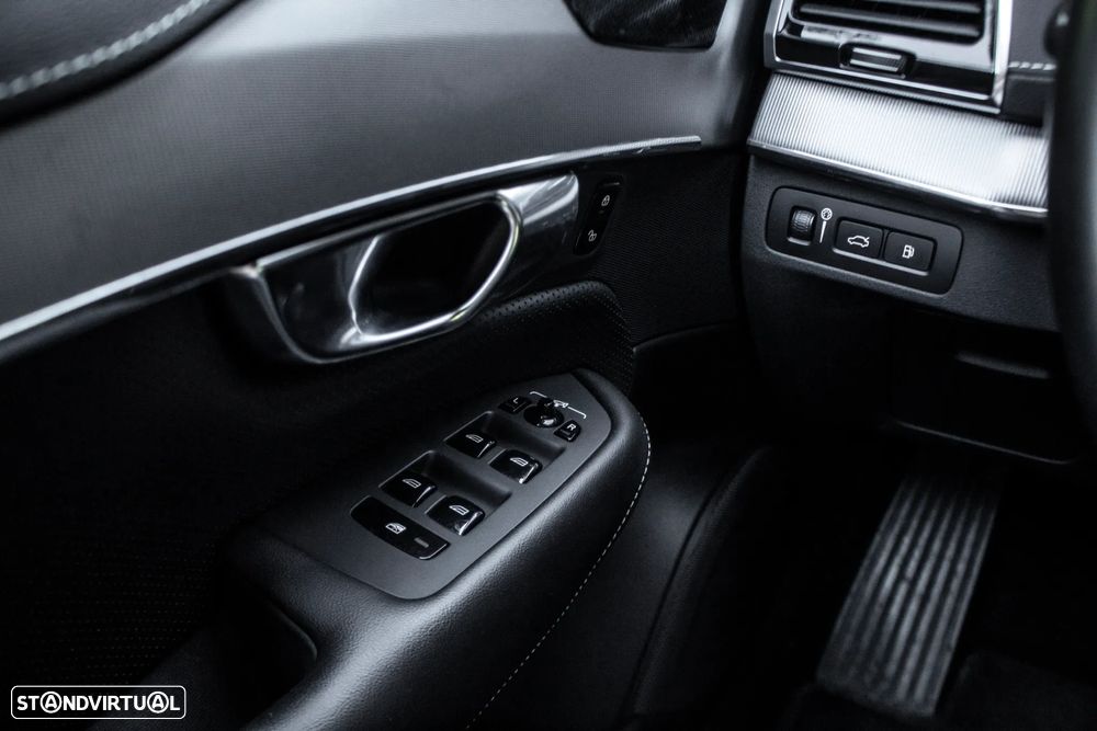 Volvo XC 90 2.0 T8 PHEV Plus Dark AWD - 19
