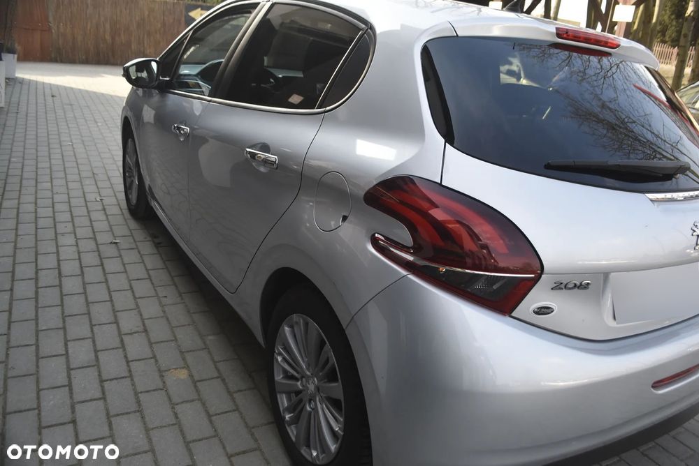 Peugeot 208 - 23