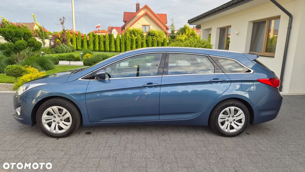 Hyundai i40 Kombi blue 1.6 Family+ - 25