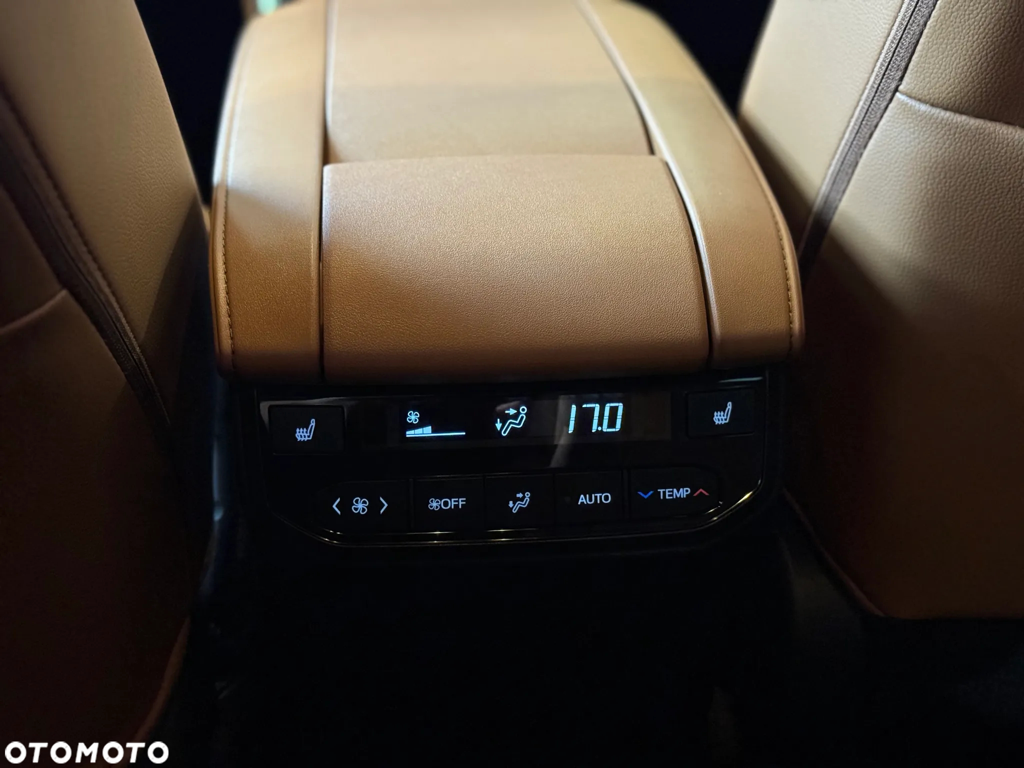 Toyota Highlander 2.5 Hybrid Executive - 24
