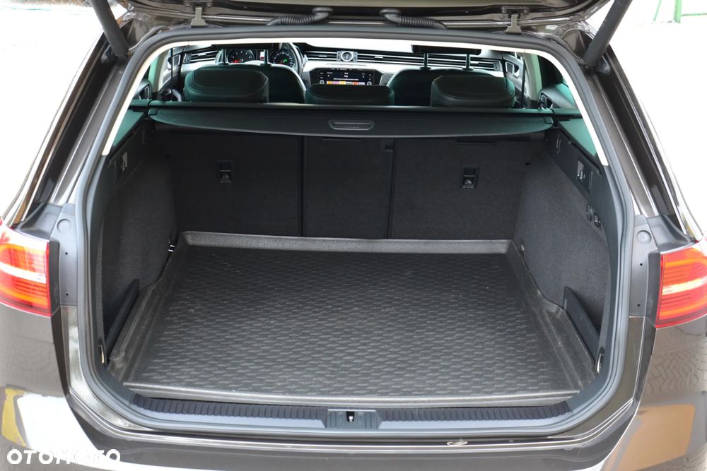 Volkswagen Passat - 37